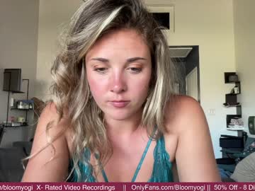 girl
        bloomyogi cam image #1310954