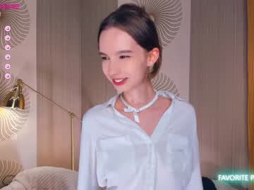 girl
        happiness_call cam image #1133392