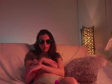 girl
        mystikei cam image #1519294