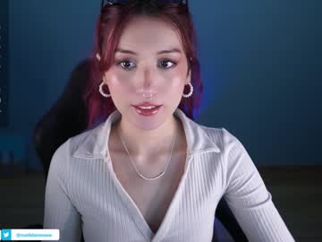 girl
        greeny_mat cam image #2981239