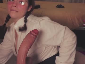 girl
        chery_lady22 cam image #1791892