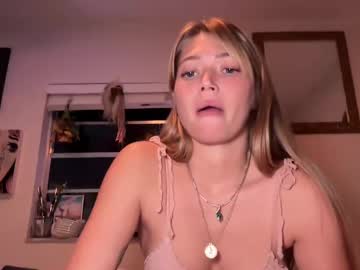 girl
        clairethompsonn cam image #3974344