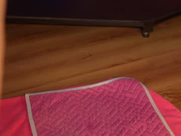 girl
        kittycaitlin cam image #2703739