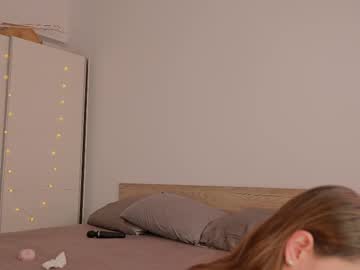 girl
        fazeyj cam image #4488270