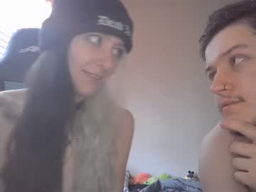 couple
        feralfoxiee cam image #2003837