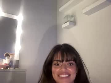 girl
        poutyselena cam image #2839131