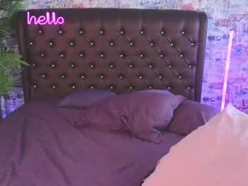 girl
        angelina_new cam image #2978019