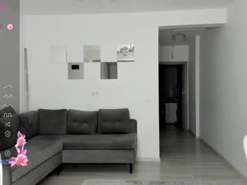 girl
        lovelybianca_ cam image #3235984