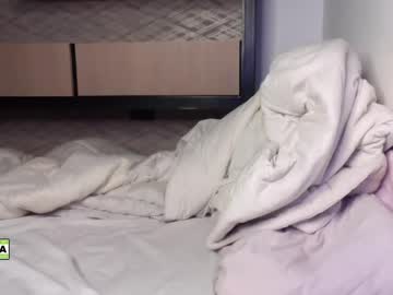 girl
        latinella cam image #2758601