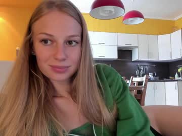 girl
        magic_couple13 cam image #3071451