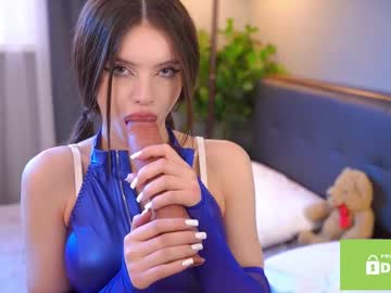 girl
        bellacle cam image #4138785