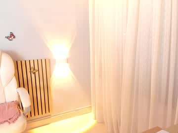 girl
        little_effy18 cam image #1100746