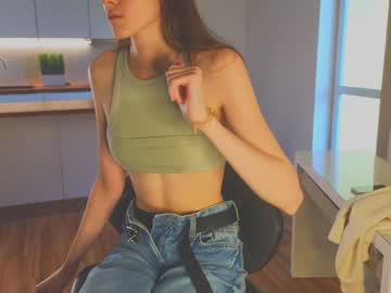 girl
        lucettagibbard cam image #3314504