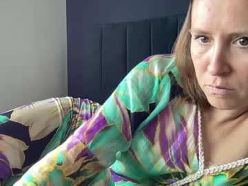girl
        eatmypie69 cam image #1657812