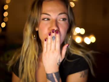girl
        melodymate cam image #2813232