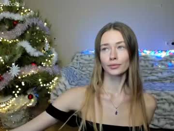 girl
        oksanafedorova cam image #2115576