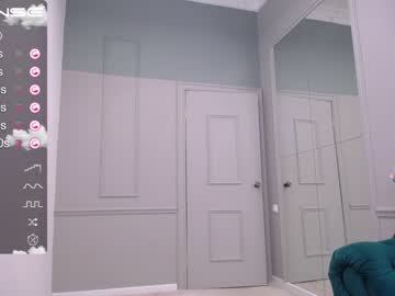 girl
        addelin_moon cam image #556503