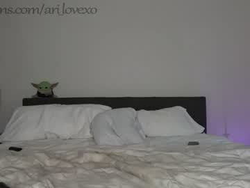 couple
        ari_lovexo cam image #784175