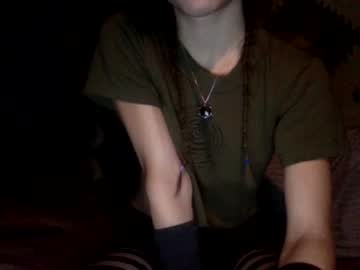 girl
        violet_3 cam image #147806