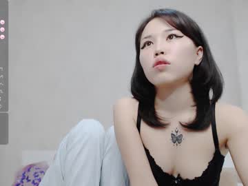 girl
        little_yena cam image #1931736