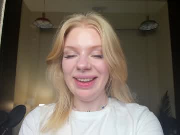 girl
        vivian_page cam image #3143173