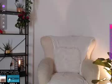 girl
        lucylia_ cam image #4672875