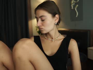 girl
        tessarosse_ cam image #1543305