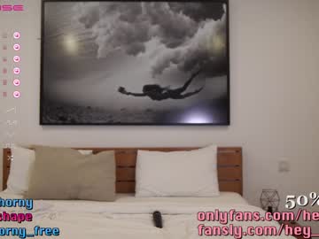 girl
        heyhorny_cb cam image #600677