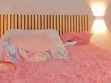 girl
        little_effy18 cam image #1344588