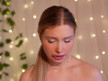 girl
        april_blush cam image #3172723