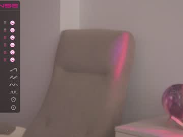 girl
        oki_dokie cam image #1452290