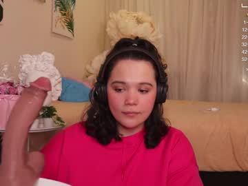girl
        chery_lady22 cam image #1312236
