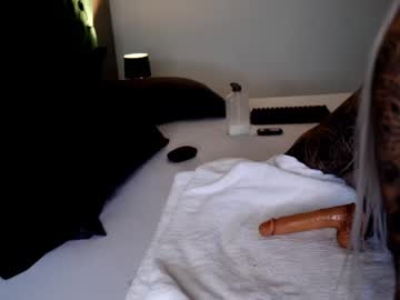 girl
        dee_waters cam image #2481768