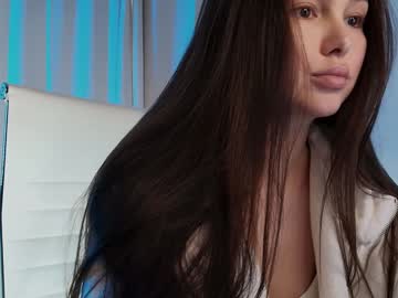 girl
        hollyextra cam image #4556622