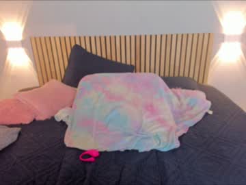 girl
        little_effy18 cam image #1540487