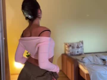 girl
        oofbabe__ cam image #4293574