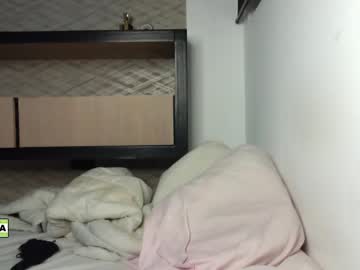 girl
        latinella cam image #2566416