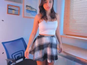 girl
        kathleenlogan cam image #3779510
