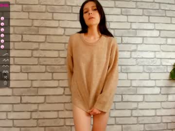 girl
        carolynjacquelins cam image #176460