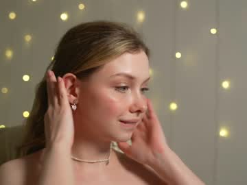 girl
        april_blush cam image #2621279