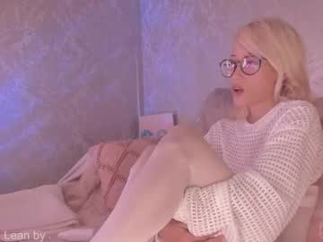 girl
        kemii cam image #1795143