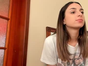 girl
        emeliameadows cam image #1577252
