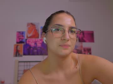 girl
        naalani cam image #4153377
