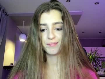 girl
        coy_amina_ cam image #19945