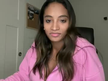 girl
        therealgiana cam image #4016690