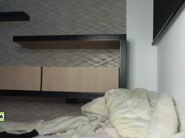 girl
        latinella cam image #2461273