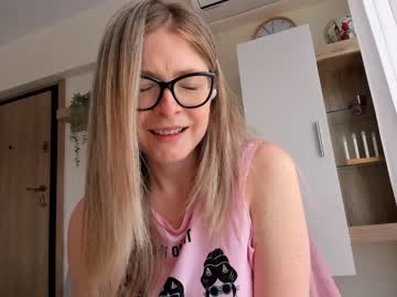 girl
        bestgirl_ofthe_neighborhood cam image #1064704