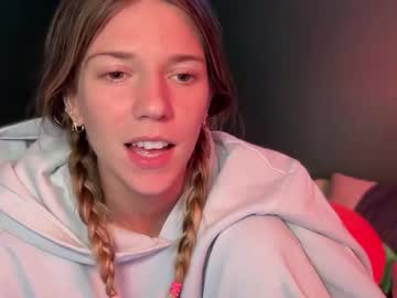 girl
        oliviahansleyy cam image #4351500