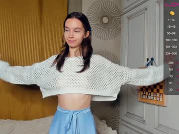 girl
        happiness_call cam image #1962280