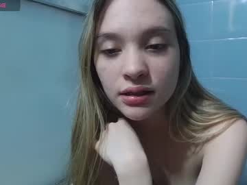 girl
        pinklola31 cam image #3819963